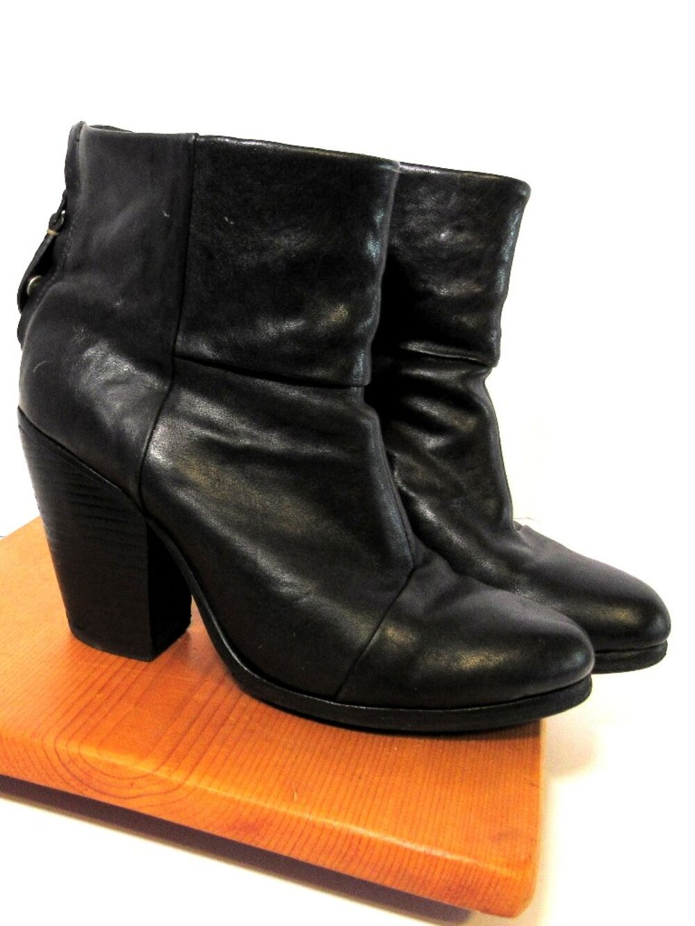 RAG & BONE CLASSIC NEWBURY BOOTIE, COW LEATHER BLACK 8.5 VERY GOOD CONDITION